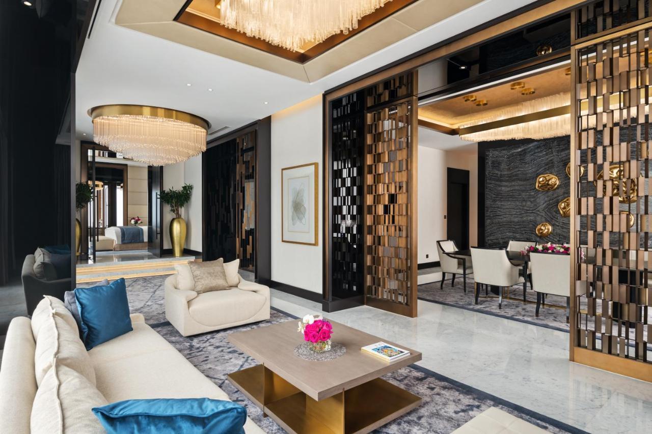 Taj Jumeirah Lakes Towers 5*
