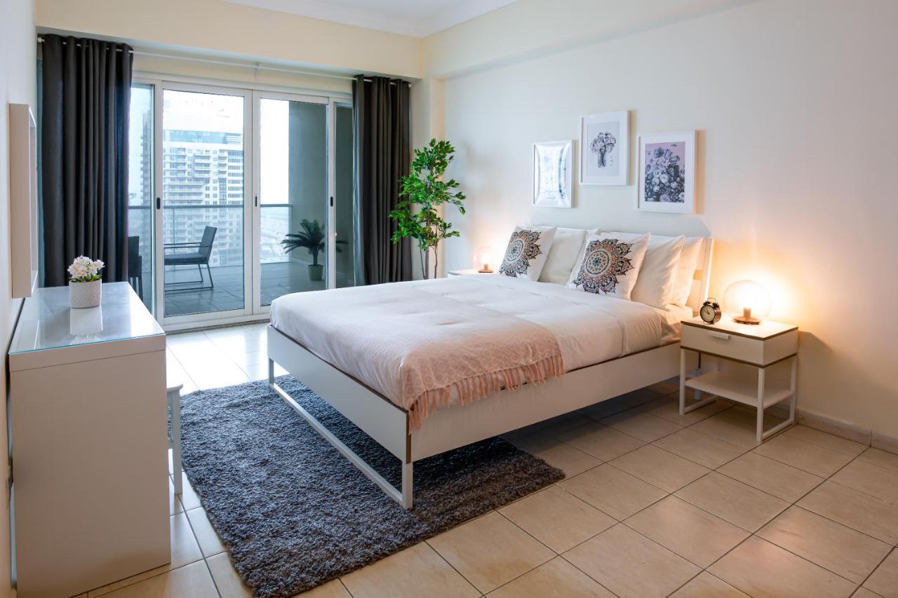Higuests - Views From 2 Bedroom In Jlt Dubai