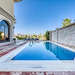 Luxe 5Br Villa With Assistant\'S Room And Private Pool On Palm Jumeirah By Deluxe Holiday Homes
