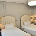 Spacious 4 Bd Apartment With Amazing Sea View