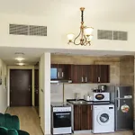 OYO 860 Home MAYA 4 TOWER - Studio, JVT