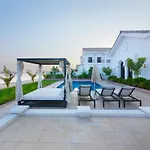 Maison Privee - Luxury Villa With Dramatic View Private Beach & Pool