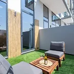 Tropical Loft With Working Station In Jvc