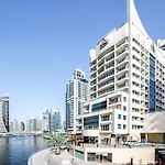 Canal View Apartment In Marina