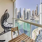 Canal View Apartment In Marina