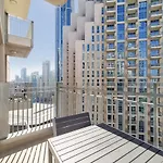 Vacationer I Downtown 1 Bedroom I Close To Burj Khalifa & Dubai Mall I Free Parking, Pool, Gym & Wi-Fi