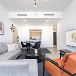Luxe & Modern Two Bedroom Apartment Downtown Dubai - Close To Burj Khalifa & The Dubai Mall By Sojo Stay