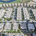 Full Golf View Studio In Damac Hills - Host & Stay