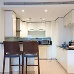 Songs Of The Lake By Lagom - Bonnington Apartment Jumeirah Lake Towers,