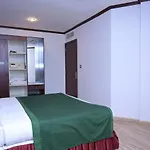 Manhattan Avenue Hotel