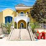 Palm Jumeirah Beachfront Private Pool Villa 5 Bedroom & 1 Maids Room With Access To Beach