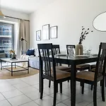 Higuests - Luxe Apartment With Incredible Marina Views