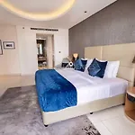 Quill Residence At Paramount Towers 3 Bedroom Creek View