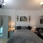 Diamond 2 Tower Marina Apartment