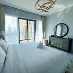 Stylish 2 Bedroom Apartment With Dubai Marina View