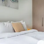 Downtown Dubai- 2Br Apartment In Act Towers