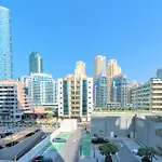 Stunning Apt With Balcony & Marina View