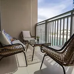 Waves Holiday Home - Waterfront Apartment With Breathtaking Sea Views