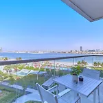 Bnbme - Th8 Palm Hotel