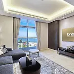 Bnbme - Th8 Palm Hotel