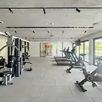 Chic 1 Bedroom Apartment At Golfville