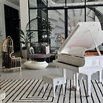 Chic 1 Bedroom Apartment At Golfville