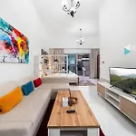 Contemporary Studio In Marina By Bhavan Vacation Homes