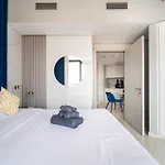 Elegant Escapes - Lavish 1B,Dubai Water Canal View