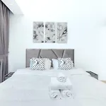 Luxury Apartment In Dubai Marina W Stunning View