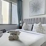 Fam Living - Spacious 3-Bedroom Apartment In Creek Gate With Stunning Views