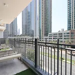 Livbnb - 2B With Modern Interiors, Emaar Boulevard