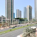 Livbnb - 2B With Modern Interiors, Emaar Boulevard