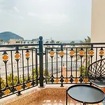 Full Moon Guesthouse