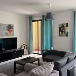 Spacious 1Br 5 Minutes From Beach