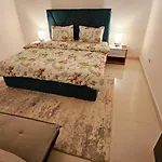 Splendid Villa Rooms Near Dubai Airport