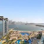 Waves - Palm Jumeirah Apt With Balcony & Beachfront Views