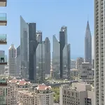 Bright & Beautiful 2-Bedroom In Downtown