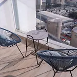 Airy 1-Bedroom Apartment Coastal-Style In Dubai Marina