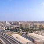 Airy 1-Bedroom Apartment Coastal-Style In Dubai Marina