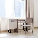Elegant 2-Bedroom Flat With Pool View In Dubai Marina