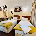 Queens Hotel