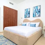 Escan Tower Marina View Apartment