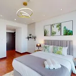 23 Marina - Luxurious Four Bedroom With Sea View