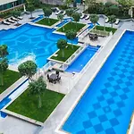 Elegant Studio Downtown 5 Minute Walk To Burj Khalifa & Dubai Mall