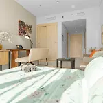 Cozy Sea & Marina View Apt With Rooftop Pool & Private Beach In Palm Jumeirah, Steps To Nakheel Mall