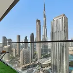 Luxury One Bedroom Apartment With Full Burj Khalifa View & Fountain View By Delujo Stays