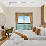 Lux Suite New 2 Bhk - Full Sea View - Marina - 5 Min To Beach - 100 Metres To Tram