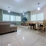 Exquisite 2 Bed In Marina