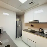One-Master Bedroom - Luxury - 2 Min Walk To Tram