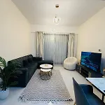 One-Master Bedroom - Luxury - 2 Min Walk To Tram